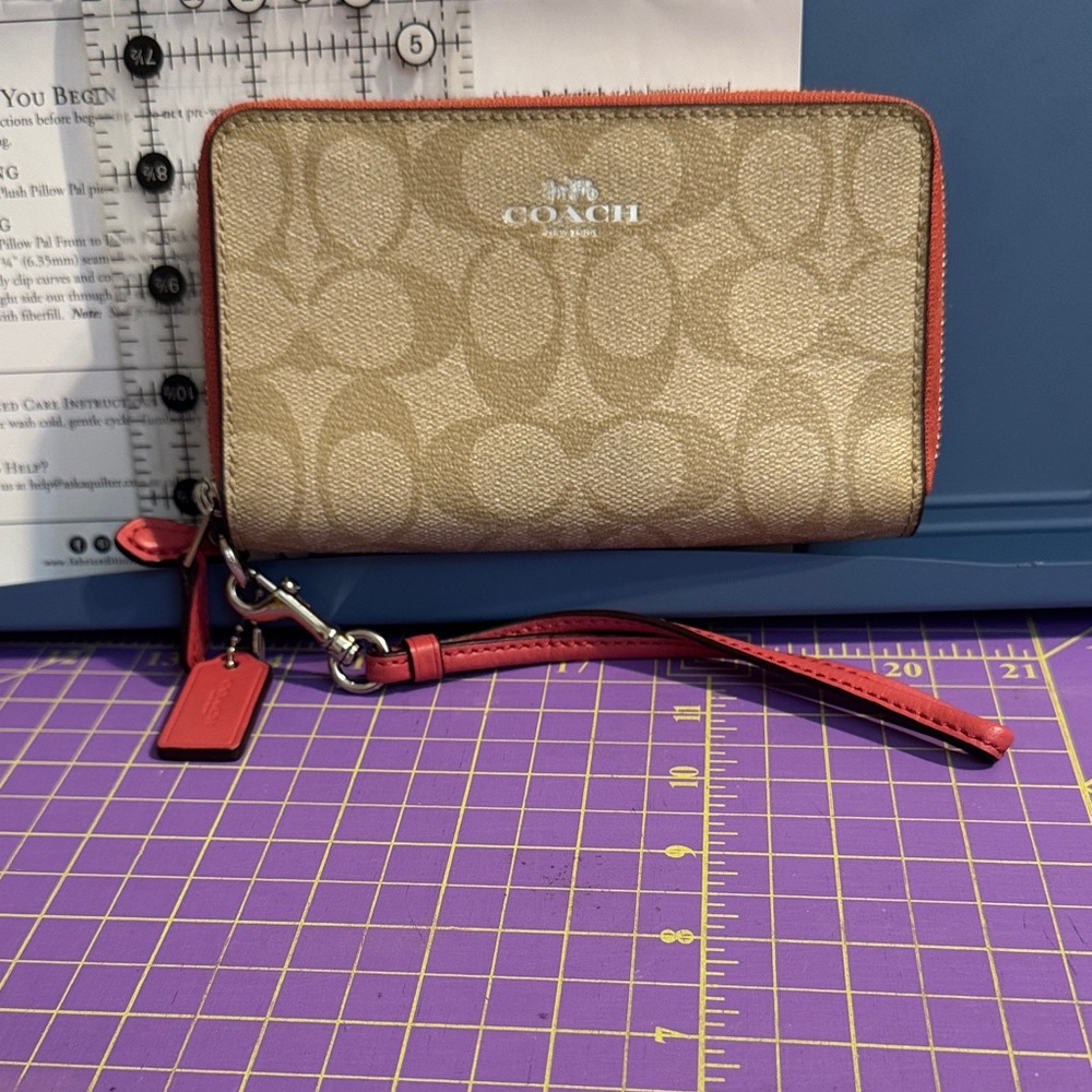 Coach Signature C Double Zip Wallet